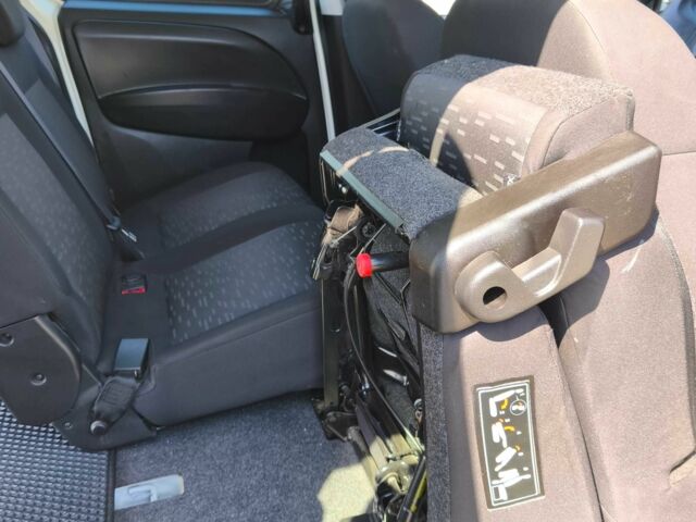 Опель Комбо груз.-пасс. 2012 в Коломые на Automoto.ua Белый Опель Комбо груз.-пасс., объемом двигателя 1.4 л и пробегом 190 тыс. км за 7500 $, фото 18 на Automoto.ua