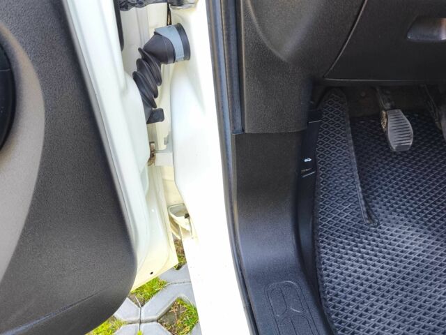 Опель Комбо груз.-пасс. 2012 в Коломые на Automoto.ua Белый Опель Комбо груз.-пасс., объемом двигателя 1.4 л и пробегом 190 тыс. км за 7500 $, фото 8 на Automoto.ua