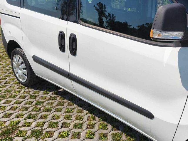 Опель Комбо груз.-пасс. 2012 в Коломые на Automoto.ua Белый Опель Комбо груз.-пасс., объемом двигателя 1.4 л и пробегом 190 тыс. км за 7500 $, фото 13 на Automoto.ua