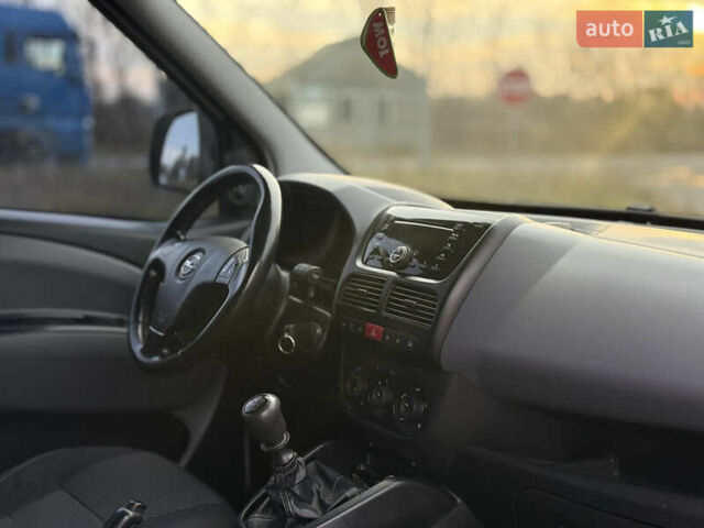 Белый Опель Комбо груз.-пасс., объемом двигателя 1.6 л и пробегом 256 тыс. км за 6600 $, фото 20 на Automoto.ua