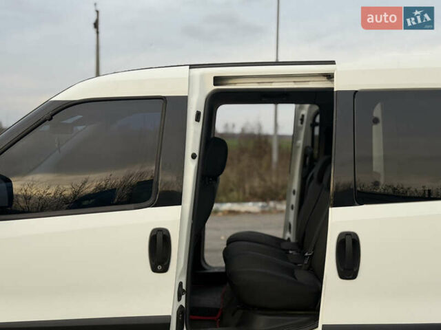 Белый Опель Комбо груз.-пасс., объемом двигателя 1.6 л и пробегом 256 тыс. км за 6600 $, фото 14 на Automoto.ua