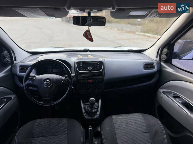 Белый Опель Комбо груз.-пасс., объемом двигателя 1.6 л и пробегом 256 тыс. км за 6600 $, фото 15 на Automoto.ua