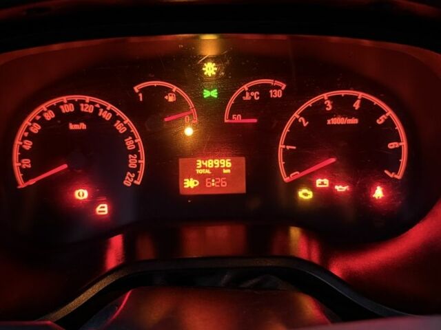 Белый Опель Комбо груз.-пасс., объемом двигателя 1.2 л и пробегом 348 тыс. км за 4300 $, фото 6 на Automoto.ua