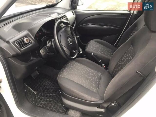 Белый Опель Комбо груз.-пасс., объемом двигателя 1.6 л и пробегом 198 тыс. км за 6450 $, фото 6 на Automoto.ua