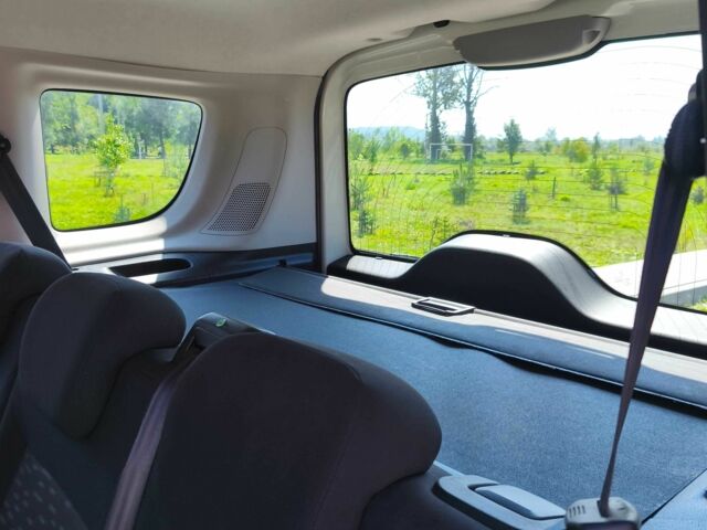 Опель Комбо груз.-пасс. 2012 в Коломые на Automoto.ua Белый Опель Комбо груз.-пасс., объемом двигателя 1.4 л и пробегом 190 тыс. км за 7500 $, фото 12 на Automoto.ua