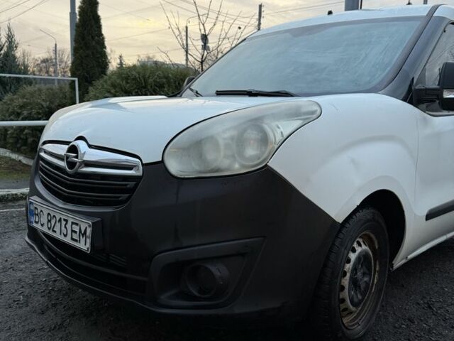 Белый Опель Комбо груз.-пасс., объемом двигателя 1.2 л и пробегом 348 тыс. км за 4300 $, фото 2 на Automoto.ua