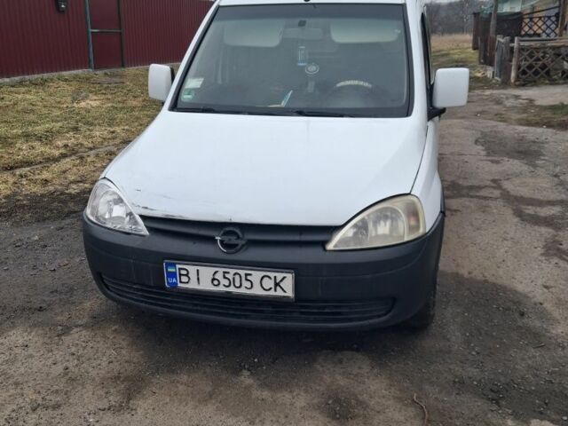 Белый Опель Комбо груз.-пасс., объемом двигателя 1.2 л и пробегом 300 тыс. км за 4300 $, фото 5 на Automoto.ua