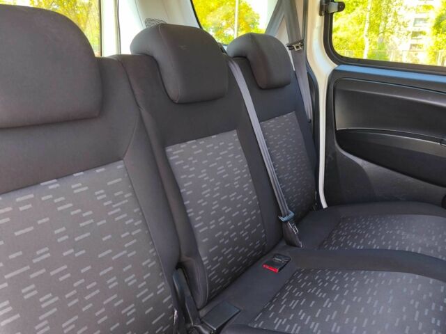 Опель Комбо груз.-пасс. 2012 в Коломые на Automoto.ua Белый Опель Комбо груз.-пасс., объемом двигателя 1.4 л и пробегом 190 тыс. км за 7500 $, фото 17 на Automoto.ua