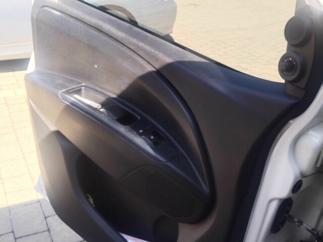 Белый Опель Комбо груз.-пасс., объемом двигателя 1.3 л и пробегом 374 тыс. км за 5100 $, фото 12 на Automoto.ua