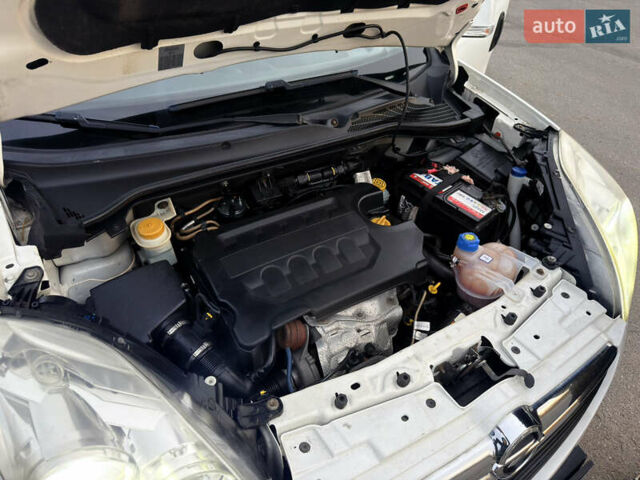 Белый Опель Комбо груз.-пасс., объемом двигателя 1.6 л и пробегом 256 тыс. км за 6600 $, фото 23 на Automoto.ua