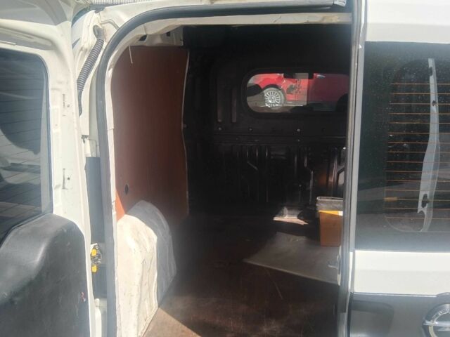 Белый Опель Комбо груз.-пасс., объемом двигателя 1.3 л и пробегом 374 тыс. км за 5100 $, фото 8 на Automoto.ua