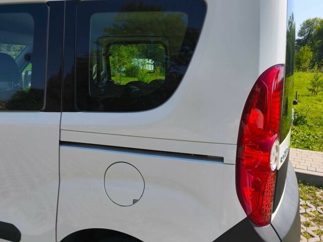 Опель Комбо груз.-пасс. 2012 в Коломые на Automoto.ua Белый Опель Комбо груз.-пасс., объемом двигателя 1.4 л и пробегом 190 тыс. км за 7500 $, фото 3 на Automoto.ua