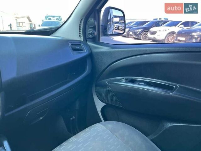 Білий Опель Комбо вант.-пас., об'ємом двигуна 1.3 л та пробігом 242 тис. км за 7990 $, фото 26 на Automoto.ua