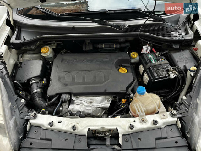 Белый Опель Комбо груз.-пасс., объемом двигателя 1.6 л и пробегом 254 тыс. км за 6100 $, фото 1 на Automoto.ua