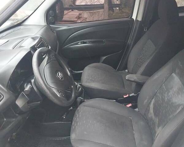 Белый Опель Комбо груз.-пасс., объемом двигателя 1.25 л и пробегом 360 тыс. км за 4500 $, фото 11 на Automoto.ua