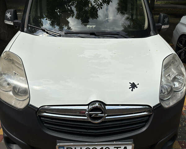 Белый Опель Комбо груз.-пасс., объемом двигателя 1.6 л и пробегом 230 тыс. км за 7800 $, фото 4 на Automoto.ua