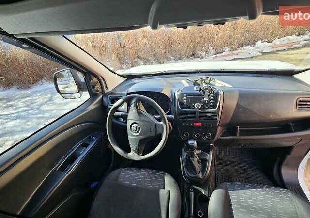 Белый Опель Комбо груз.-пасс., объемом двигателя 1.6 л и пробегом 384 тыс. км за 4700 $, фото 12 на Automoto.ua