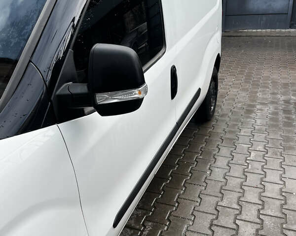 Белый Опель Комбо груз.-пасс., объемом двигателя 1.6 л и пробегом 254 тыс. км за 6100 $, фото 5 на Automoto.ua