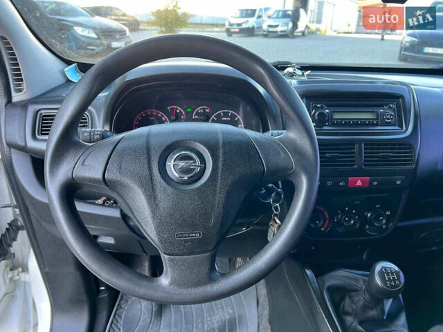 Білий Опель Комбо вант.-пас., об'ємом двигуна 1.3 л та пробігом 242 тис. км за 7990 $, фото 19 на Automoto.ua