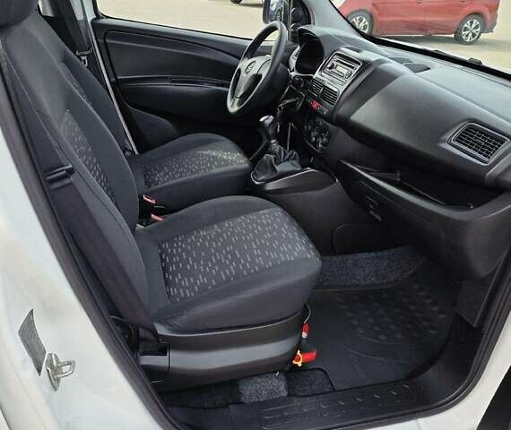 Білий Опель Комбо вант.-пас., об'ємом двигуна 1.3 л та пробігом 210 тис. км за 6800 $, фото 1 на Automoto.ua