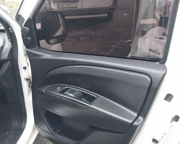 Белый Опель Комбо груз.-пасс., объемом двигателя 1.25 л и пробегом 360 тыс. км за 4500 $, фото 5 на Automoto.ua