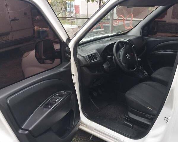 Белый Опель Комбо груз.-пасс., объемом двигателя 1.25 л и пробегом 360 тыс. км за 4500 $, фото 9 на Automoto.ua