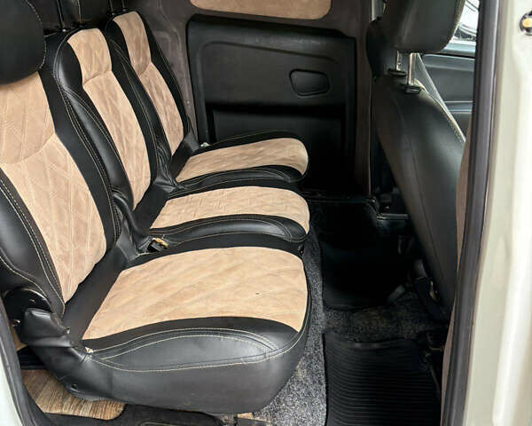 Белый Опель Комбо груз.-пасс., объемом двигателя 1.6 л и пробегом 230 тыс. км за 7800 $, фото 8 на Automoto.ua