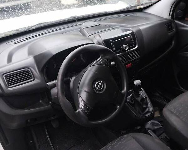 Белый Опель Комбо груз.-пасс., объемом двигателя 1.25 л и пробегом 360 тыс. км за 4500 $, фото 8 на Automoto.ua