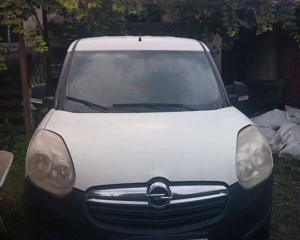 Белый Опель Комбо груз.-пасс., объемом двигателя 1.25 л и пробегом 360 тыс. км за 4500 $, фото 1 на Automoto.ua