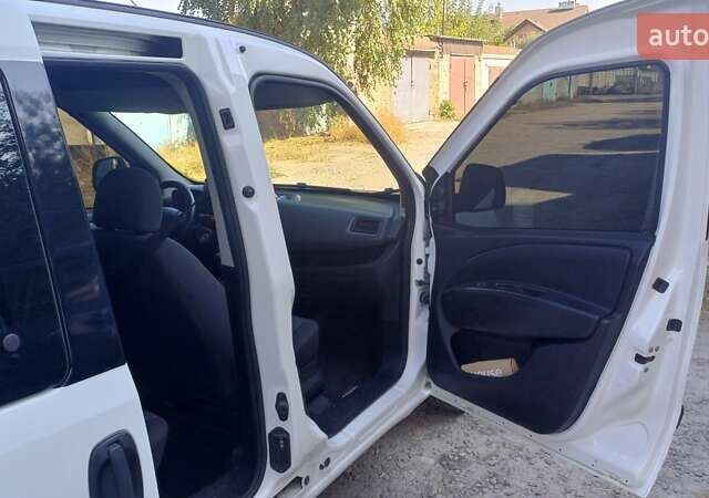 Білий Опель Комбо вант.-пас., об'ємом двигуна 1.6 л та пробігом 300 тис. км за 7000 $, фото 13 на Automoto.ua