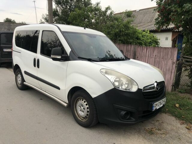 Білий Опель Комбо вант.-пас., об'ємом двигуна 1.2 л та пробігом 299 тис. км за 6600 $, фото 3 на Automoto.ua