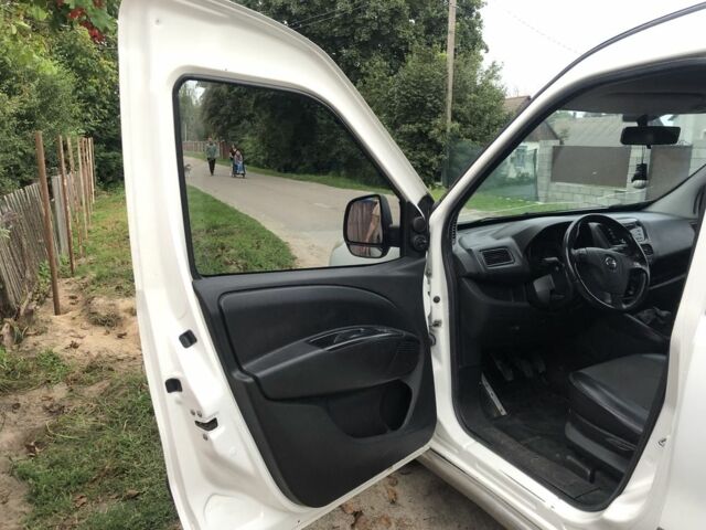 Білий Опель Комбо вант.-пас., об'ємом двигуна 1.2 л та пробігом 299 тис. км за 6600 $, фото 12 на Automoto.ua