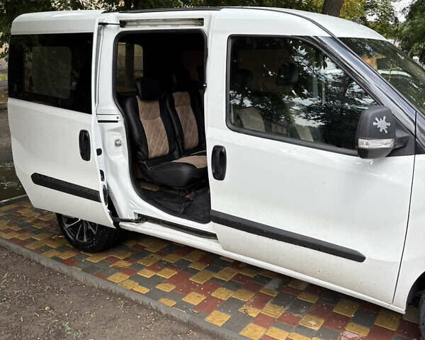 Белый Опель Комбо груз.-пасс., объемом двигателя 1.6 л и пробегом 230 тыс. км за 7800 $, фото 5 на Automoto.ua