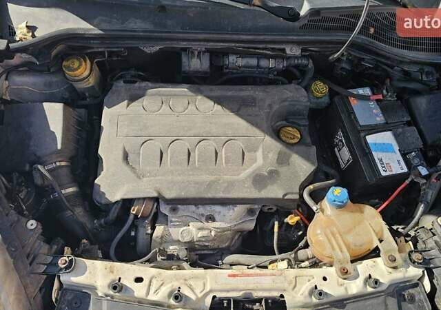 Белый Опель Комбо груз.-пасс., объемом двигателя 1.6 л и пробегом 384 тыс. км за 4700 $, фото 18 на Automoto.ua