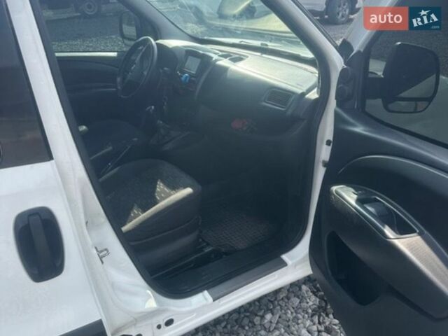 Білий Опель Комбо вант.-пас., об'ємом двигуна 1.3 л та пробігом 320 тис. км за 4800 $, фото 5 на Automoto.ua