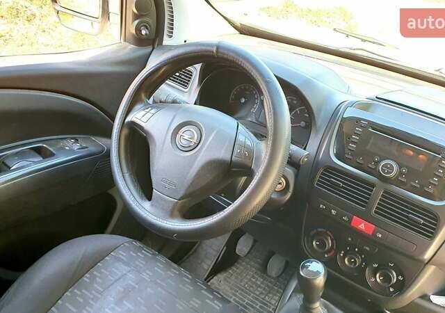 Білий Опель Комбо вант.-пас., об'ємом двигуна 1.3 л та пробігом 245 тис. км за 5700 $, фото 2 на Automoto.ua