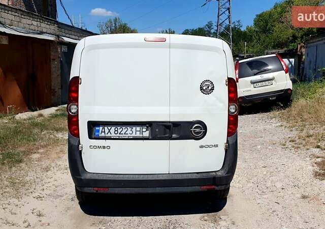 Білий Опель Комбо вант.-пас., об'ємом двигуна 1.3 л та пробігом 245 тис. км за 5700 $, фото 5 на Automoto.ua