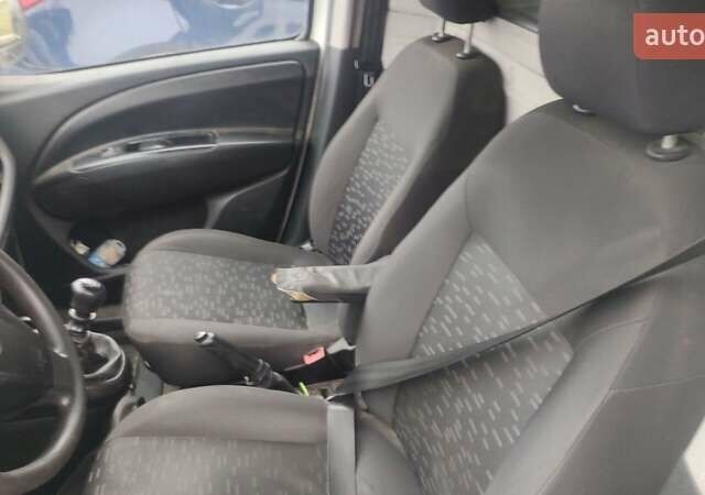 Белый Опель Комбо груз.-пасс., объемом двигателя 1.6 л и пробегом 200 тыс. км за 3100 $, фото 6 на Automoto.ua