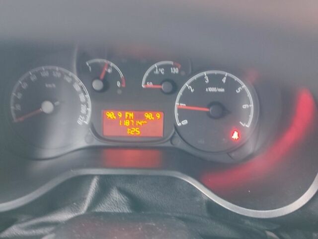 Білий Опель Комбо вант.-пас., об'ємом двигуна 1.6 л та пробігом 118 тис. км за 8500 $, фото 8 на Automoto.ua