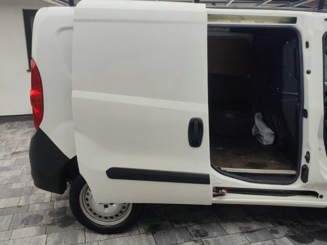 Білий Опель Комбо вант.-пас., об'ємом двигуна 1.6 л та пробігом 118 тис. км за 8500 $, фото 2 на Automoto.ua