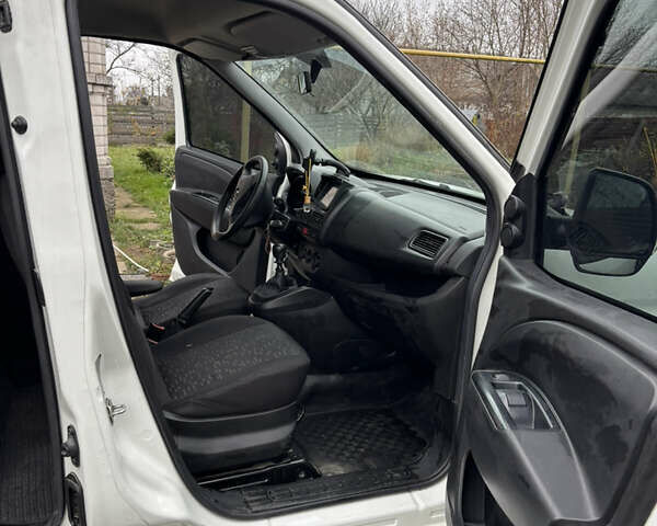 Белый Опель Комбо груз.-пасс., объемом двигателя 1.6 л и пробегом 247 тыс. км за 8000 $, фото 6 на Automoto.ua