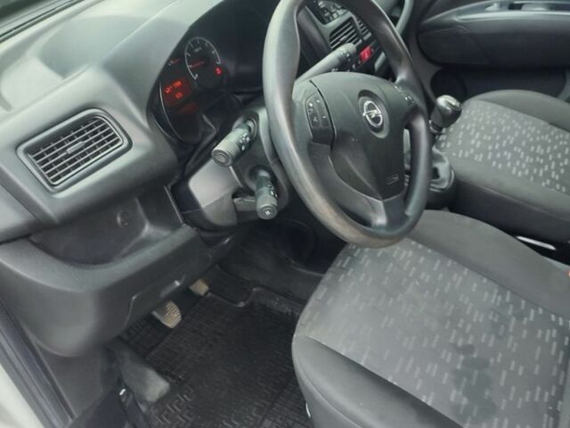 Білий Опель Комбо вант.-пас., об'ємом двигуна 1.6 л та пробігом 118 тис. км за 8500 $, фото 9 на Automoto.ua