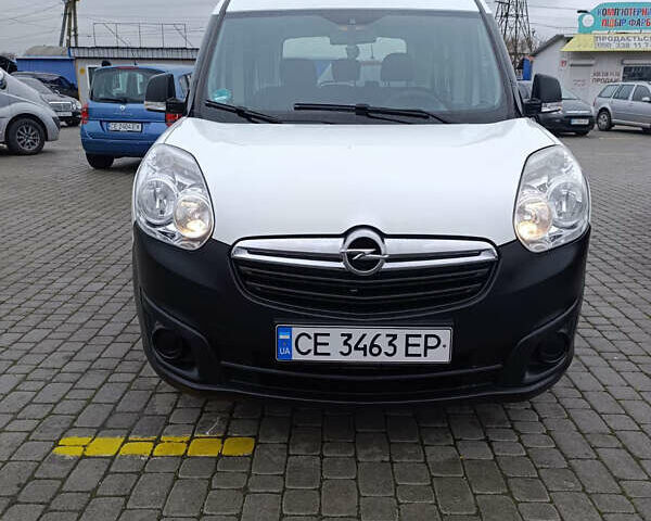 Білий Опель Комбо вант.-пас., об'ємом двигуна 1.3 л та пробігом 189 тис. км за 9000 $, фото 15 на Automoto.ua