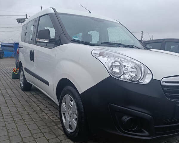 Білий Опель Комбо вант.-пас., об'ємом двигуна 1.3 л та пробігом 189 тис. км за 9000 $, фото 3 на Automoto.ua