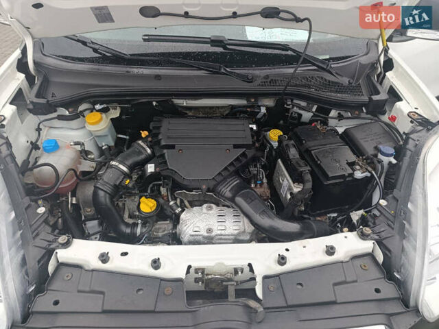 Білий Опель Комбо вант.-пас., об'ємом двигуна 1.3 л та пробігом 189 тис. км за 9000 $, фото 31 на Automoto.ua