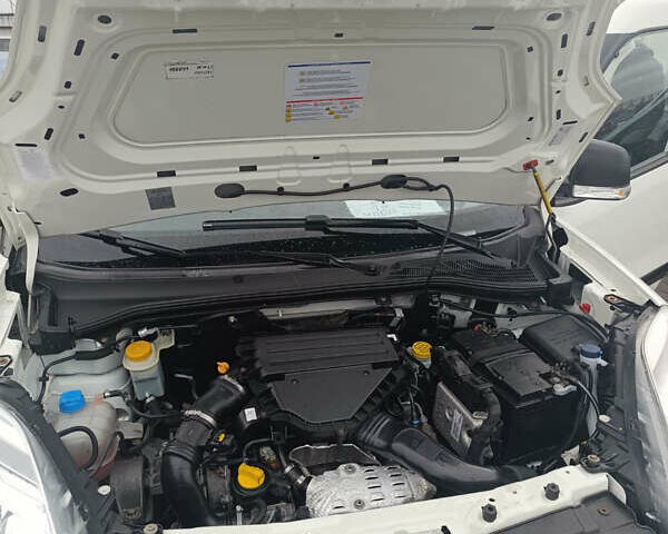 Білий Опель Комбо вант.-пас., об'ємом двигуна 1.3 л та пробігом 189 тис. км за 9000 $, фото 30 на Automoto.ua