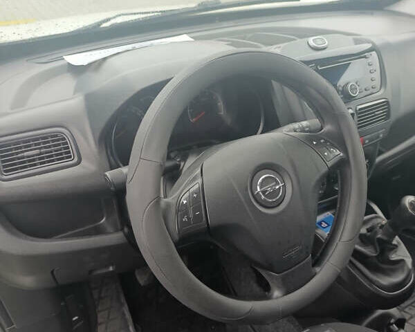 Білий Опель Комбо вант.-пас., об'ємом двигуна 1.3 л та пробігом 189 тис. км за 9000 $, фото 25 на Automoto.ua