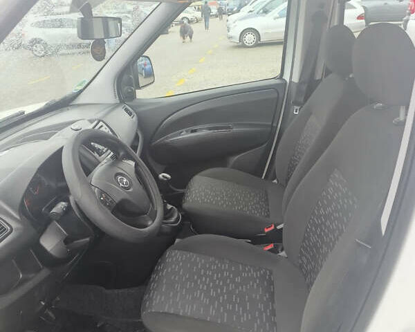 Білий Опель Комбо вант.-пас., об'ємом двигуна 1.3 л та пробігом 189 тис. км за 9000 $, фото 18 на Automoto.ua