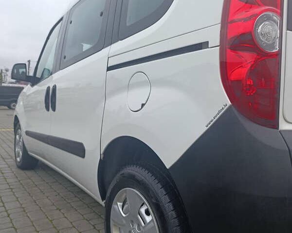 Білий Опель Комбо вант.-пас., об'ємом двигуна 1.3 л та пробігом 189 тис. км за 9000 $, фото 7 на Automoto.ua