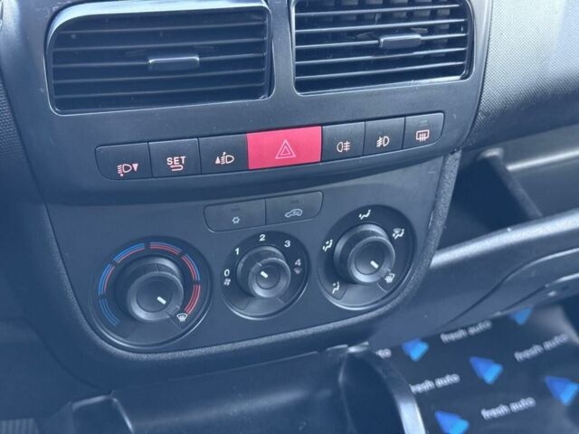 Білий Опель Комбо вант.-пас., об'ємом двигуна 1.6 л та пробігом 196 тис. км за 13999 $, фото 21 на Automoto.ua